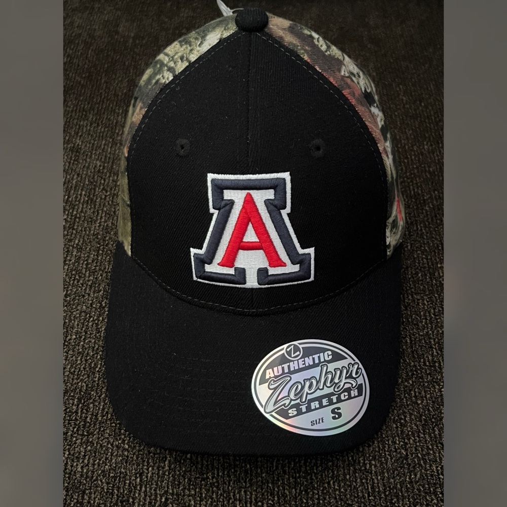 NCAA Zephyr Arizona Wildcats Camo Fitted Logo Curved Youth Kid Cap Size Small